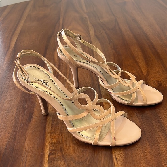 Cute strappy high heel sandals, beige patent, size 8 - Picture 8 of 9